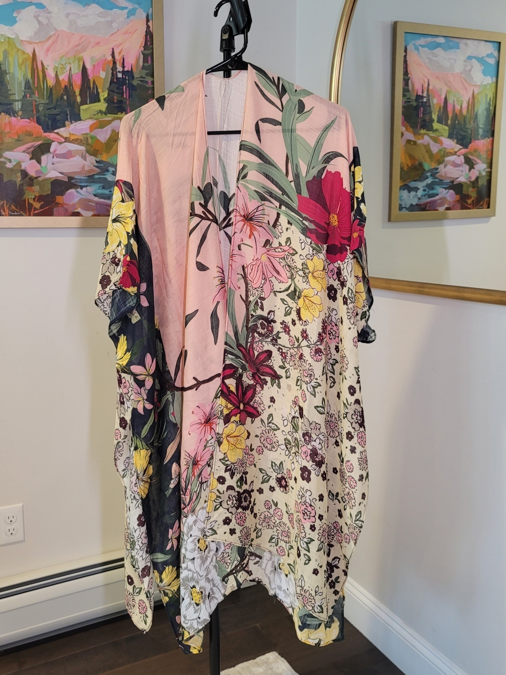 Pink Oasis Kimono Floral Pink & Cream Lightweight Kimono Cover-Up OS
